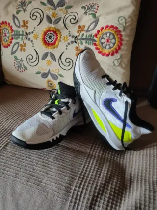 Zapatillas Nike Barely Volt