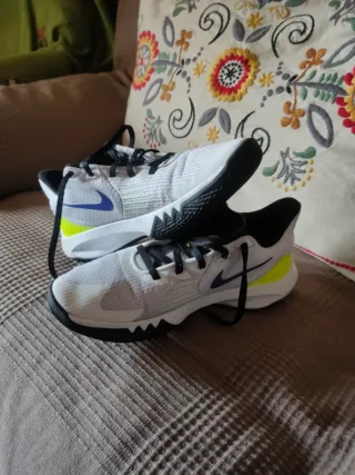 Zapatillas Nike Barely Volt