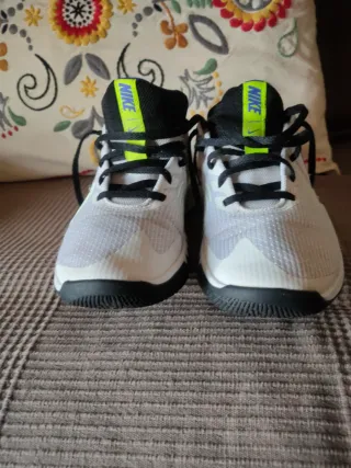 Zapatillas Nike Barely Volt