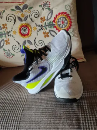 Zapatillas Nike Barely Volt