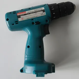 Taladro Atornillador Makita 6227D  cargador DC1411