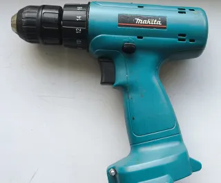Taladro Atornillador Makita 6227D  cargador DC1411