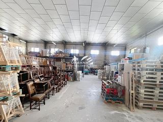 Nave industrial en venta en Lucena