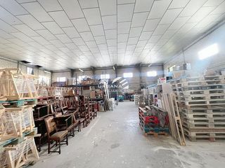 Nave industrial en venta en Lucena