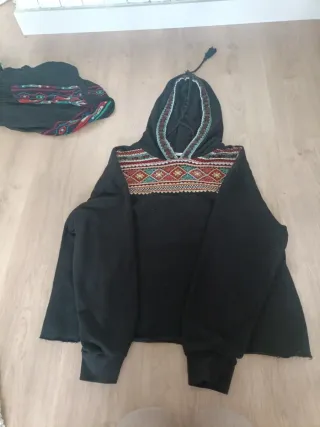 Sudadera con bordado étnico