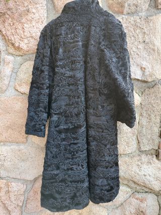 Abrigo mujer piel Astracán negro  Cuchet Peleteros