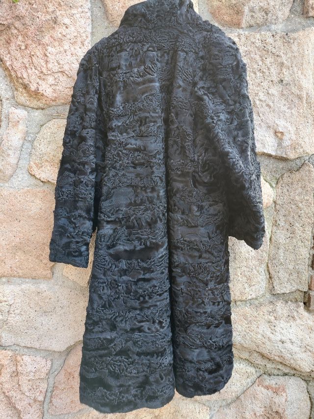 Abrigo mujer piel Astracán negro  Cuchet Peleteros