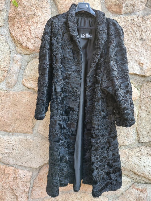 Abrigo mujer piel Astracán negro  Cuchet Peleteros