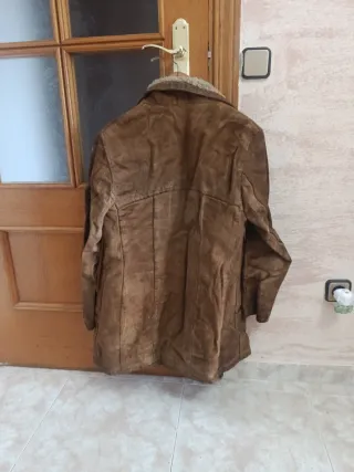 Chaqueta de cuero y borrego marrón