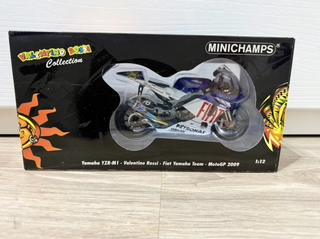 Minichamps Yamaha YZR-M1 2009 Rossi 1:12