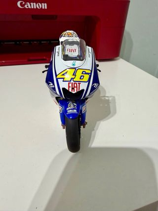 Minichamps Yamaha YZR-M1 2009 Rossi 1:12