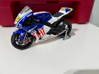 Minichamps Yamaha YZR-M1 2009 Rossi 1:12