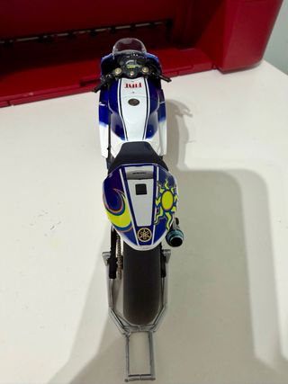 Minichamps Yamaha YZR-M1 2009 Rossi 1:12