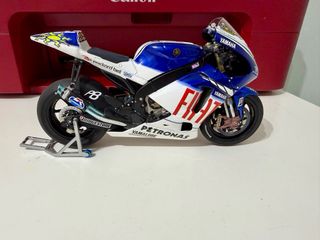 Minichamps Yamaha YZR-M1 2009 Rossi 1:12