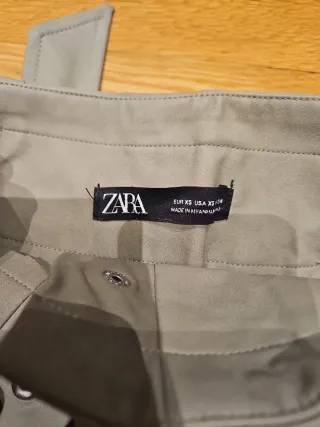 Falda midi Zara gris con cinturón