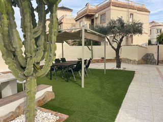 Chalet en alquiler en Altos - La Florida en Orihuela