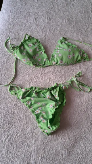 Bikini verde estampado margaritas
