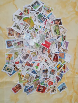 165 sellos diferentes España en euros con papel.