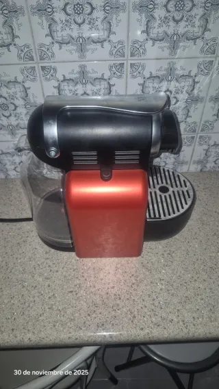 Cafetera Nespresso Roja