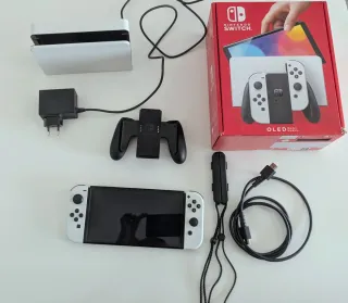 Nintendo Switch OLED Bianca e Nera