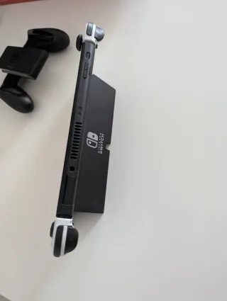 Nintendo Switch OLED Bianca e Nera