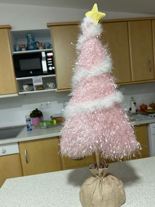 Árbol de Navidad Rosa con Base de Yute