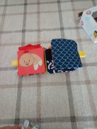 Libro infantil y pelota para bebe