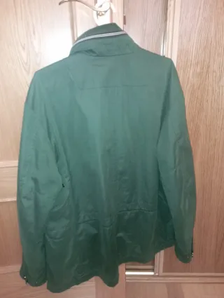 Cazadora fina para hombre.