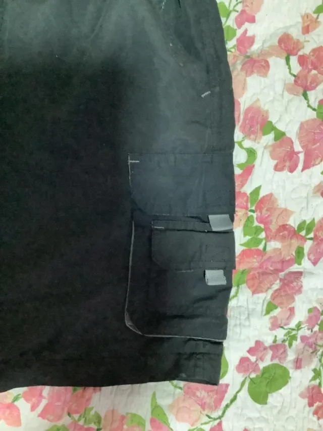 Pantalón corto cargo negro