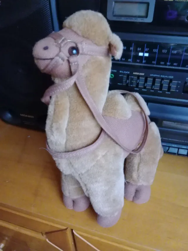 Peluche Dromedario Marrón con Arnés