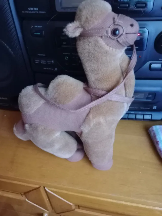 Peluche Dromedario Marrón con Arnés