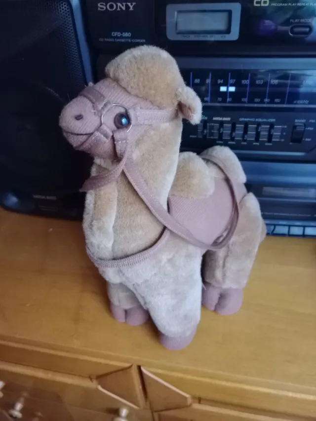 Peluche Dromedario Marrón con Arnés