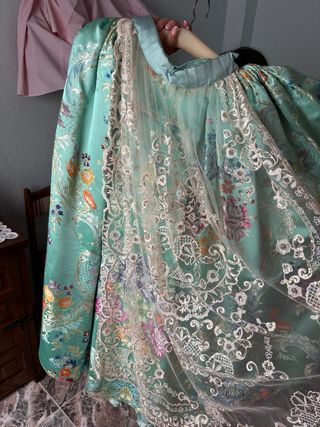 Traje de Fallera verde y multicolor