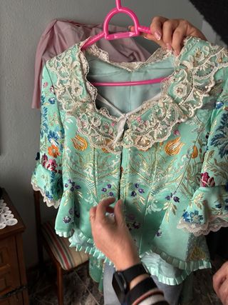 Traje de Fallera verde y multicolor