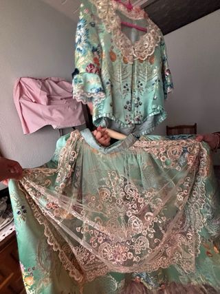 Traje de Fallera verde y multicolor