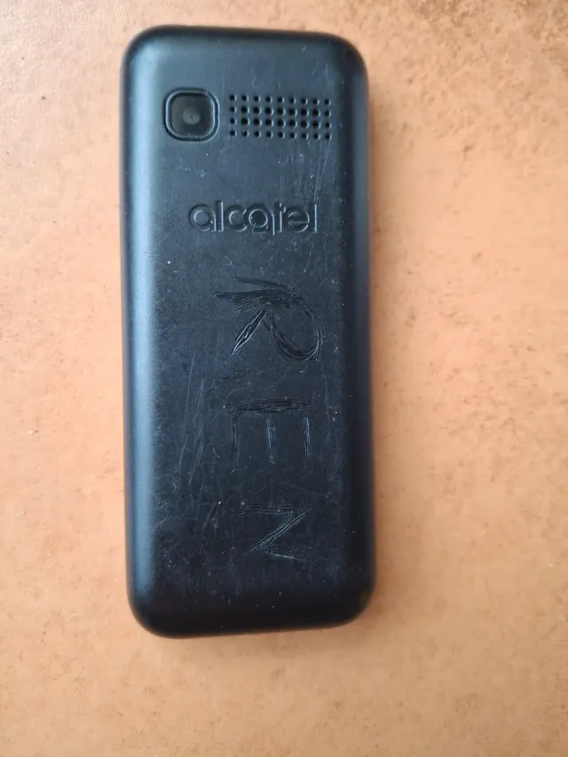 Móvil Alcatel Negro