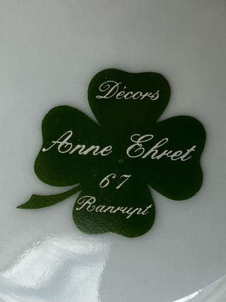 Trio de té de porcelana francesa con borde dorado