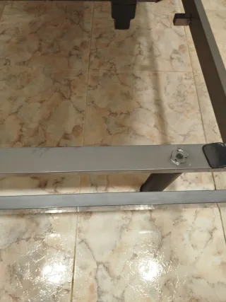 Cama articulada beige y marrón