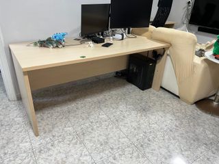 Mesa de oficina / escritorio amplia y resistente