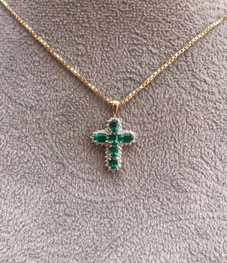 Colgante Cruz Oro dorado 10k Esmeralda y Diamantes
