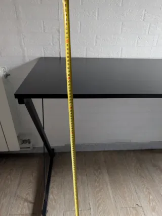 Escritorio negro moderno