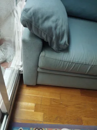 Sofá cama azul vellut con cojines y colchón