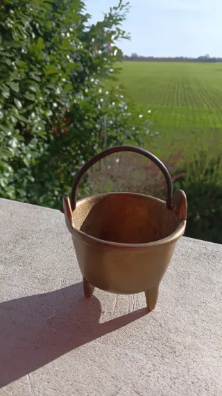 Posacenere in ottone con manico in ferro