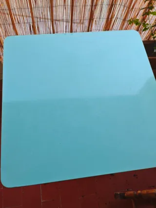 Mesa de terraza verde metálica