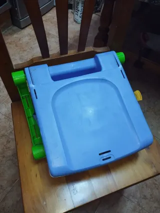 Trona portátil de plástico azul