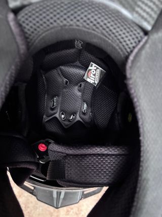 Casco Airoh Commander 2