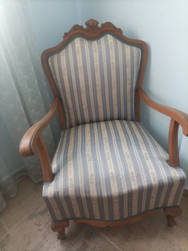 Poltrona anni '50 in legno e tessuto