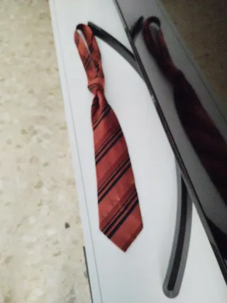 Corbata Rayas Rojas y Negras