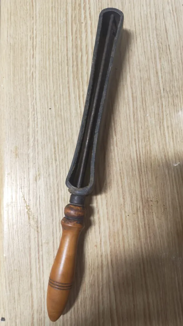 Affilatore antico per lame da barbiere