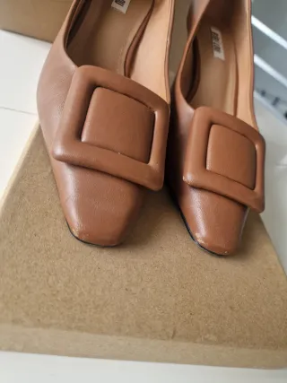 Zapato salón tacón medio marrón